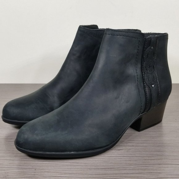 Clarks Collection Adreena Lilac Booties, Black Leather, Womens Size 6.5 & 8 - Picture 3 of 10